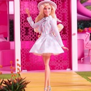 🚨Barbie: The Movie Collectible Doll Margot Robbie as Barbie in Plaid Outfit